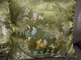 �h�B�炵���������̃N�b�b�V�����J�o�[�@�_�[�N�O���[���@�Y�[��